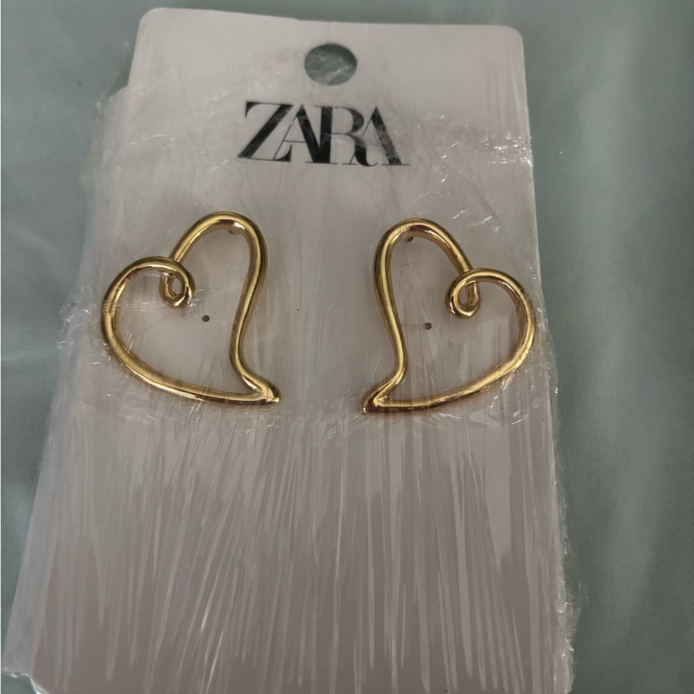 Zara Gold Heart Earrings - Picture 1 of 2